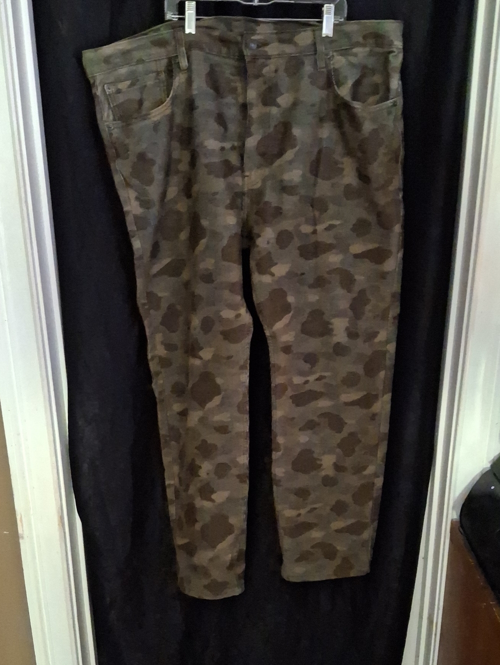 Levi's Men's Camo Chino Pants in Olive and Brown